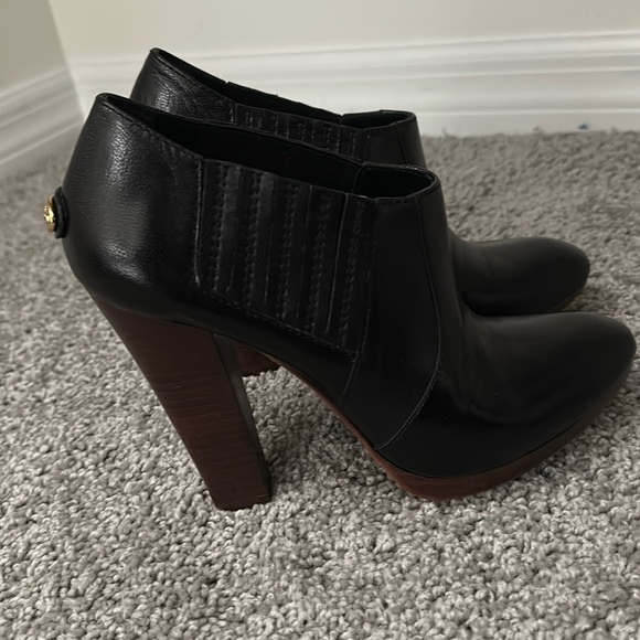 BCBGMaxAzria Shoes - BCBGMAXAZRIA Authentic Leather ankle boots Size 8